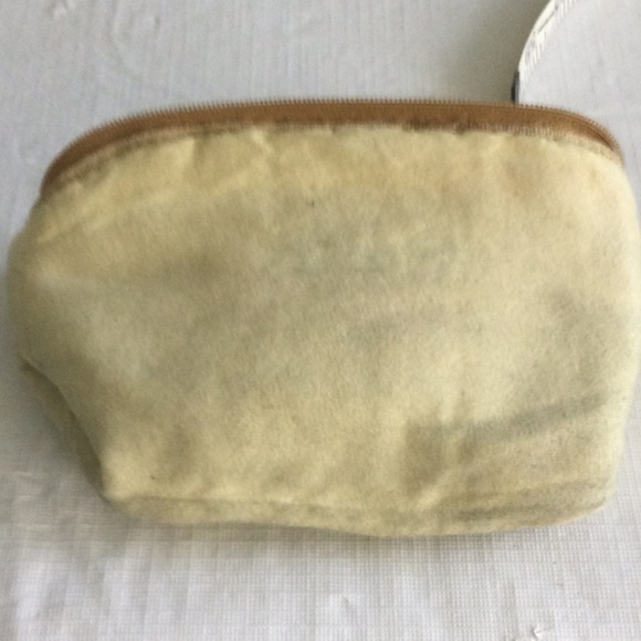 Chic Gold Mesh Wristlet - Picture 4 of 6